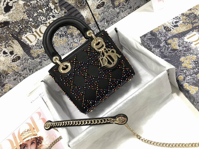 DIOR M0505 17x15x7cm yz.