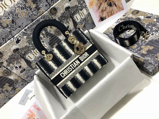Dior Lady D-Lite M0565 24x20x11cm wz