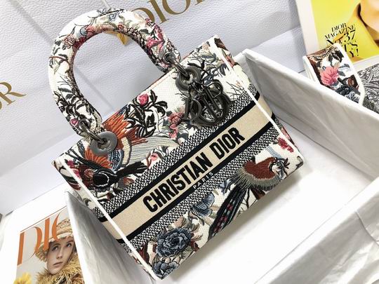 Dior M0565刺绣喜鹊白 24x20x11cm wz