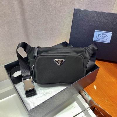 Re-Nylon Saffiano 2VH128 19x13x2 ap 04