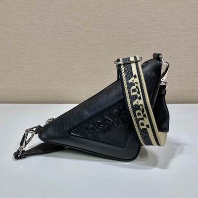Triangle Saffiano 2VH155 28x18x11cm ap 08