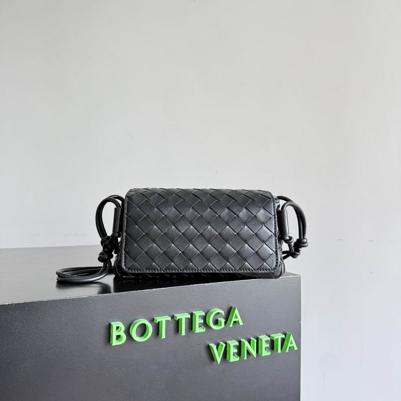 843893 21x11x9cm T3