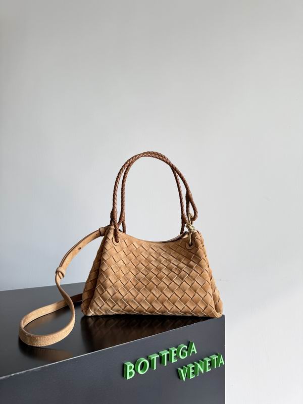 835921 29.5x18.5x17.5cm T2
