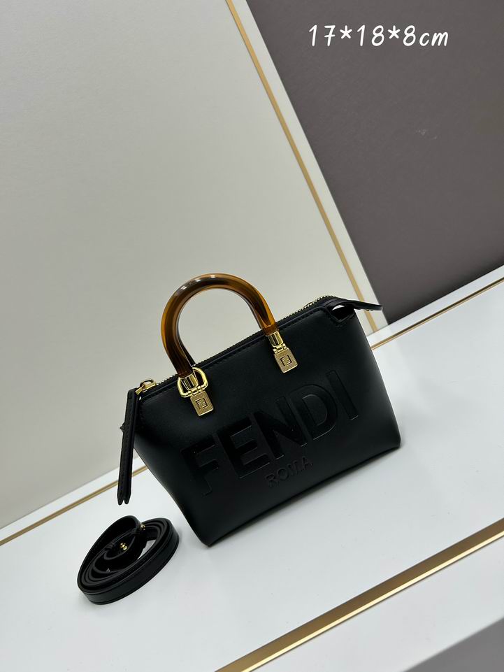 Fendi 17x18x8cm jj1