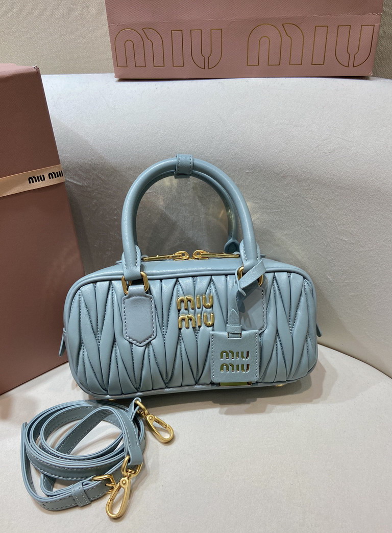 Miu 5BB142 23x12x8cm AP