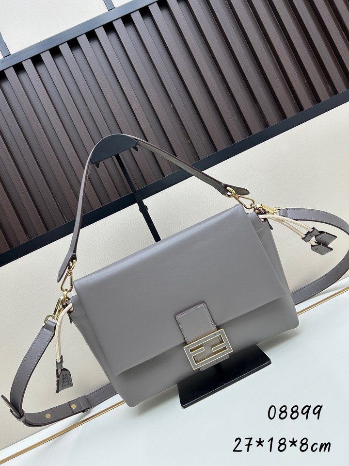 Fendi H08899 26.5x18x8.5cm jj3