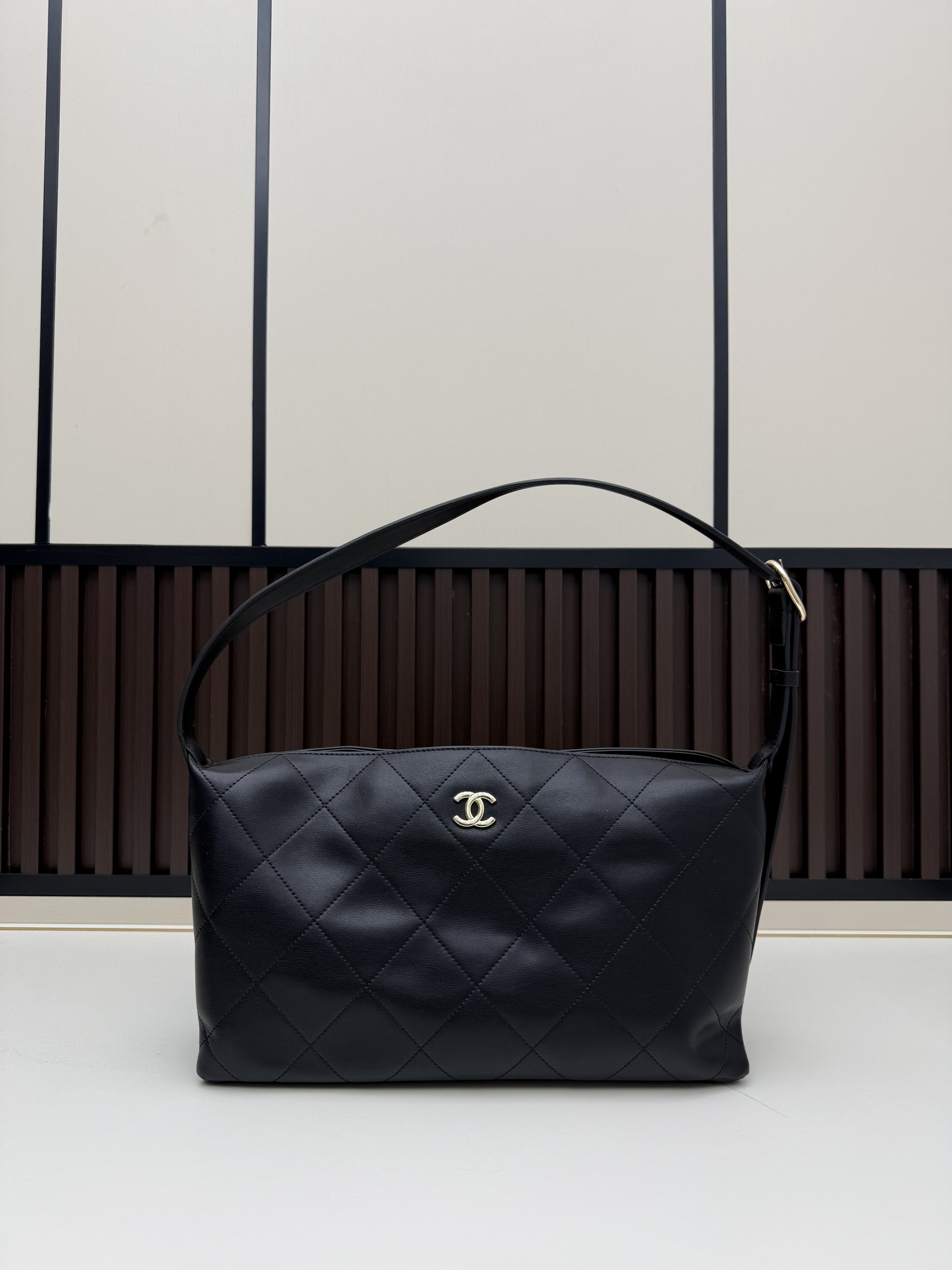 Chanel 07084 34x19x10cm jj