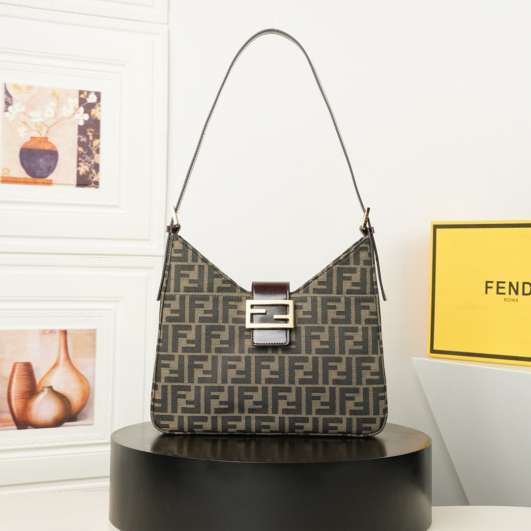 Fendi vintage 29x25x4cm jj