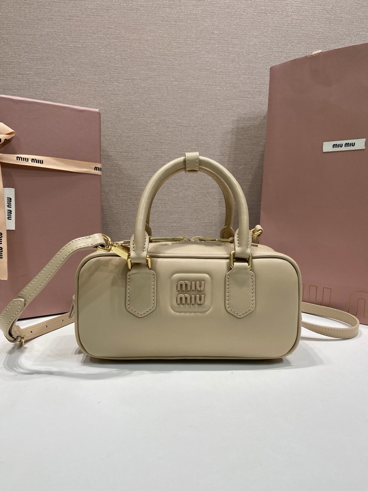 Miu 5BB142 22x10.5x7.5cm AP6