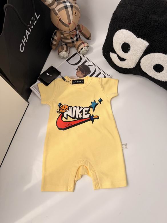 Nike 婴儿服 0421