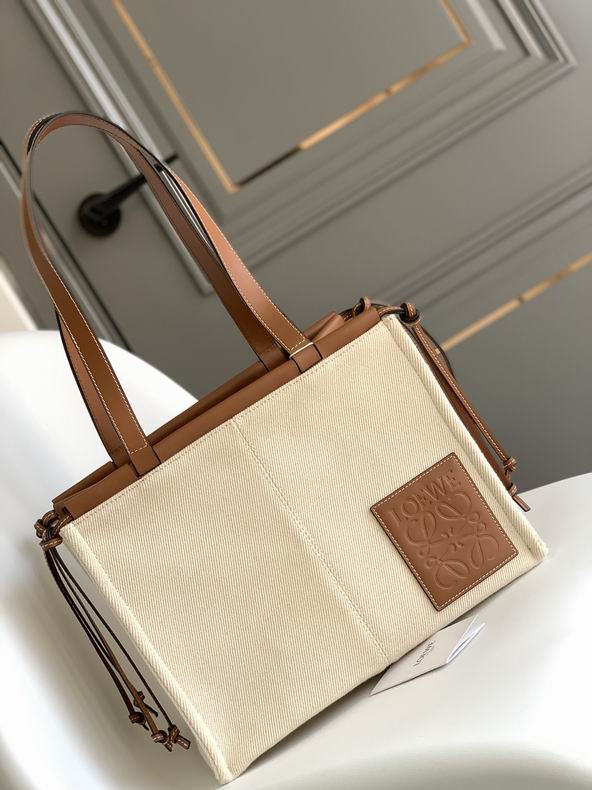 Loewe 061921 32x26x16cm ss 44