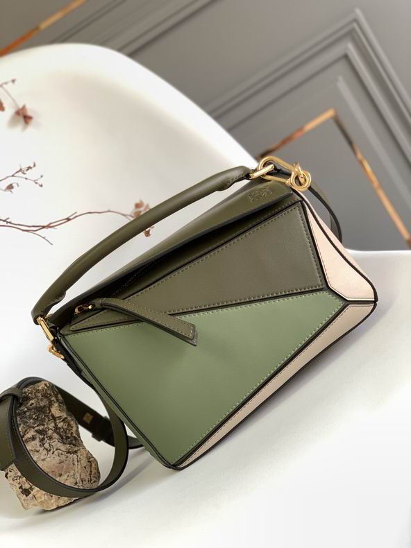 Loewe 061827 29x19.5x14c ss13