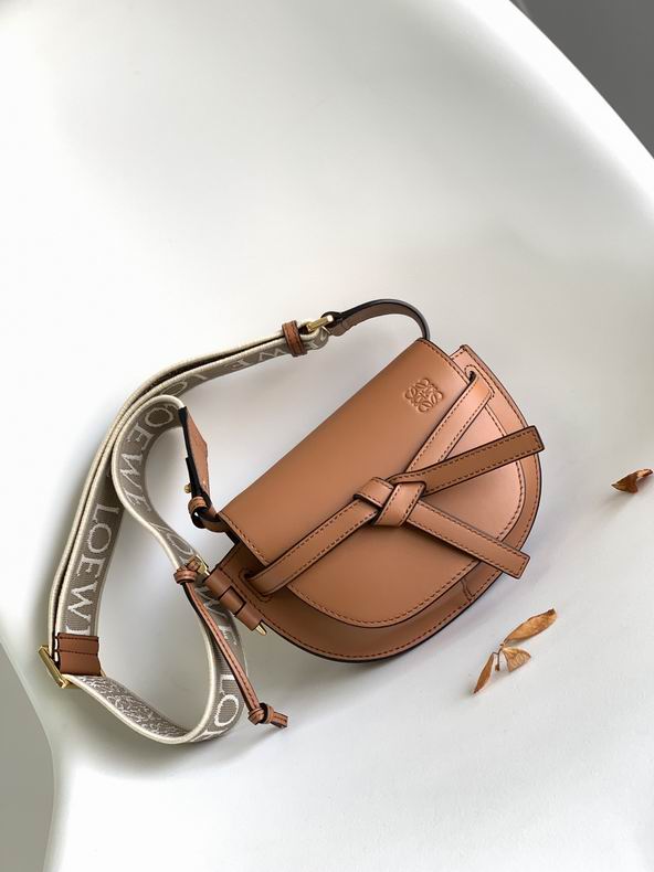 Loewe 61824 15x12.5x9cm ss22